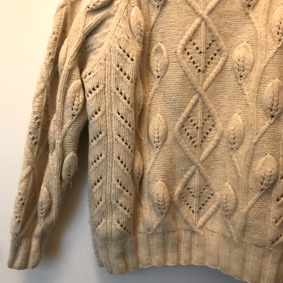 Chunky Cable-Knit Sweater - Picture 5 of 10